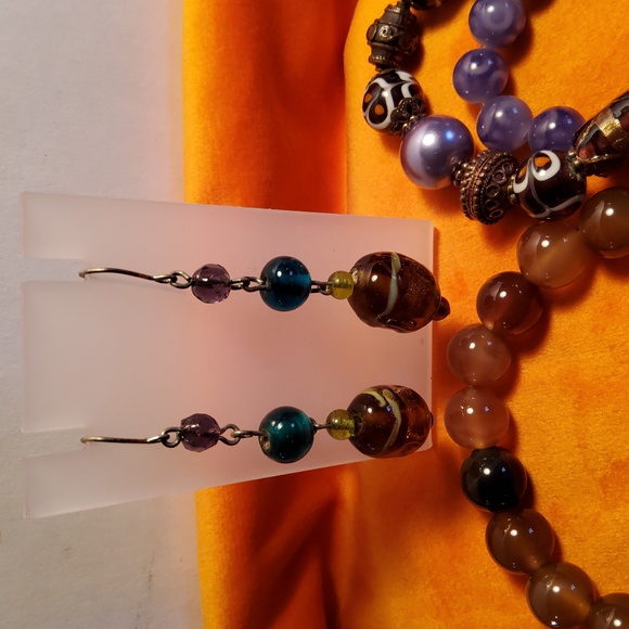 Beautiful glass stretch bracelets, one pair of glass beads earrings. - Picture 4 of 12